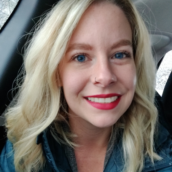 Meet your Posher, Tiffany - Picture 2 of 3